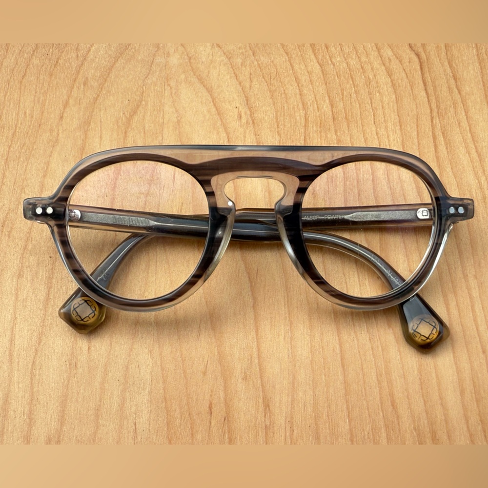 Blake Kuahara
Alsop
Pewter/black